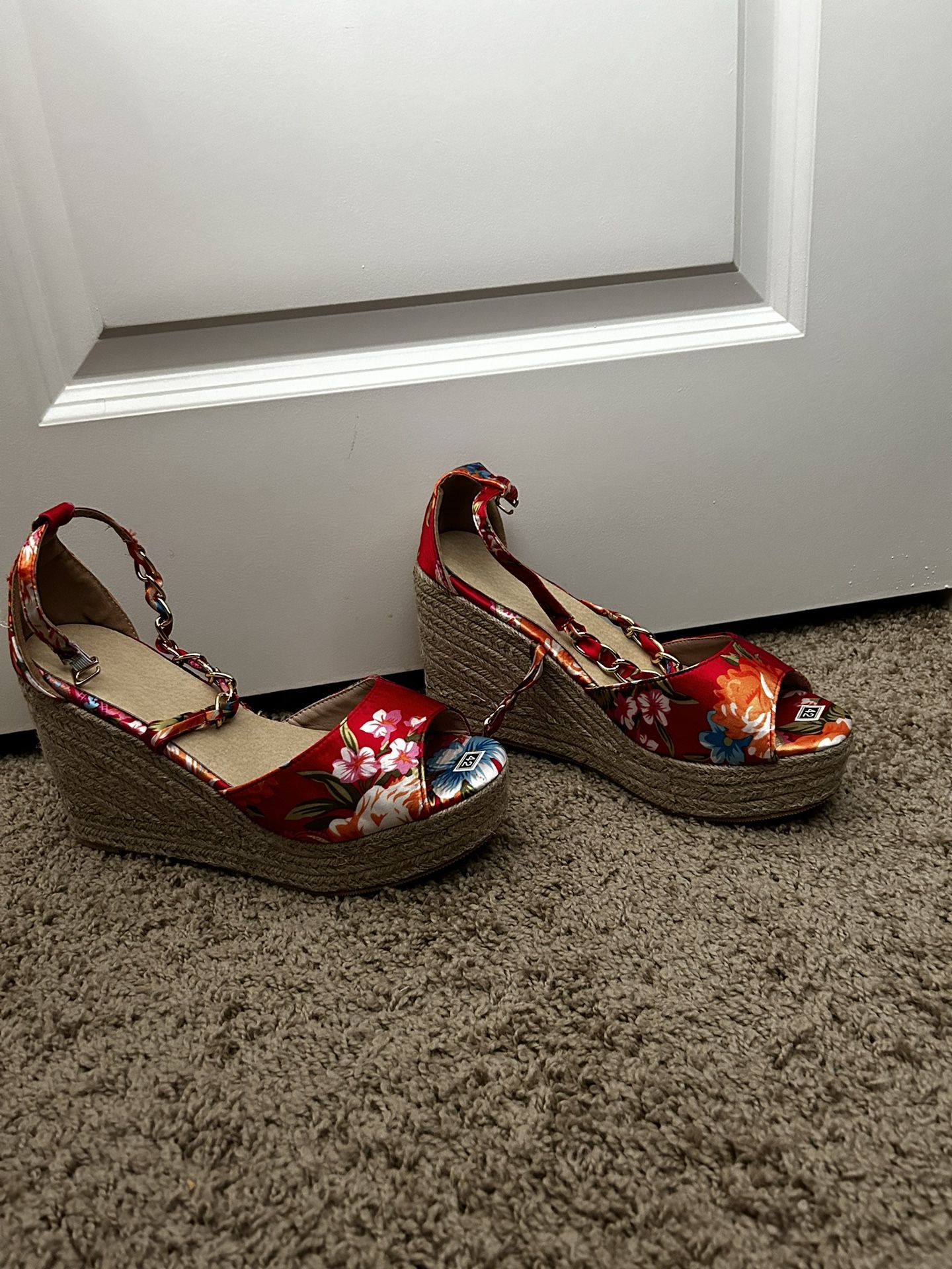 Etsy Woman’s Wedges Size 8