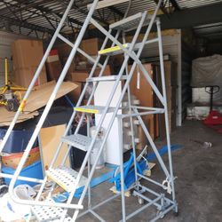Rolling warehouse ladder