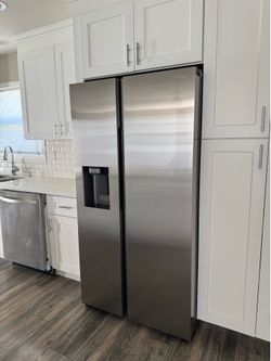 Samsung 36” Stainless Steel Side-by-Side Refrigerator – Ice & Water – Excellent Condition