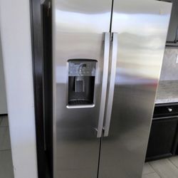 GE  Side By Side 23.5 Cub Inch Refrigerator 