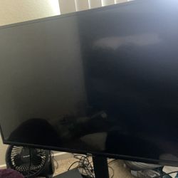 TCL Roku TV 43” (WITH TV STAND)