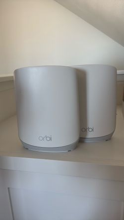 Orbi Netgear RBK763S-100NAS Orbi Tri-Band WiFi 6 Mesh System Router + 2 Satellites