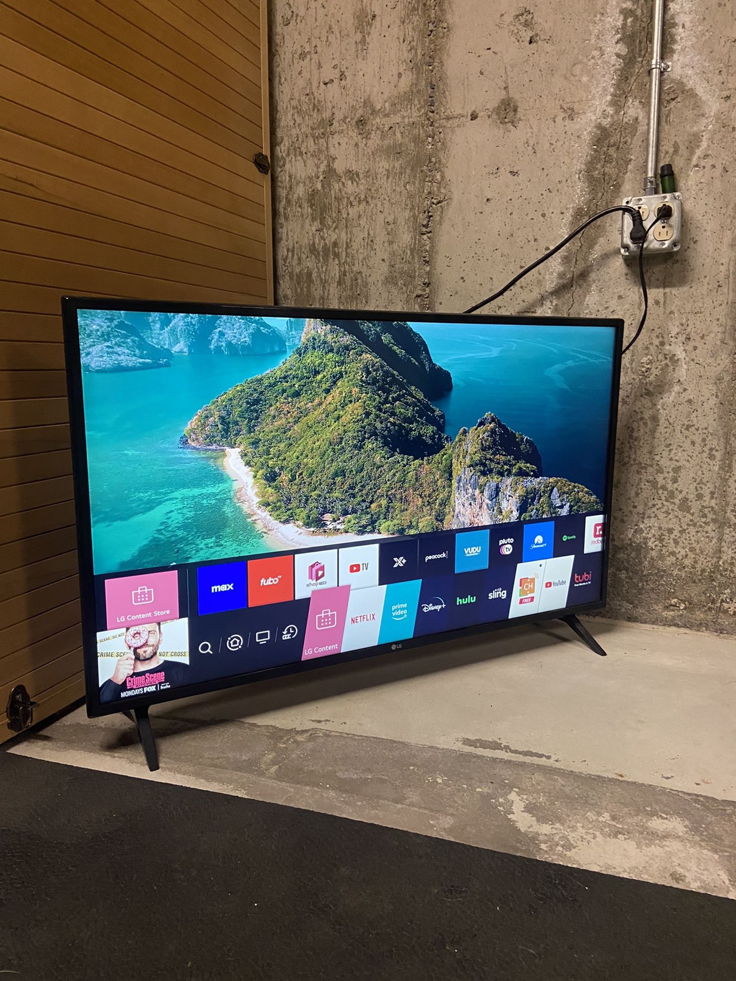 43” LG 4K UHD Smart Tv (2021)