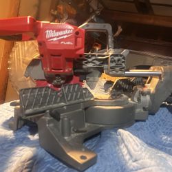 Milwaukee M18 Miter Saw 