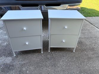 2 nightstands