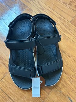 NWT Hurley men’s sandals size 11