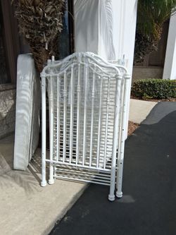 Legacy white iron baby Crib