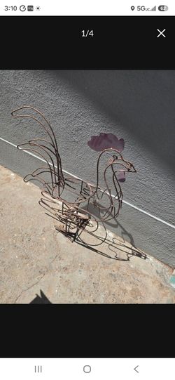 Large Metal Rooster Garden Lawn Plant Holder