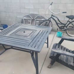 Firepit Take And Chairs (READ FULL DESCRIPTION) 