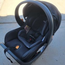 Chicco Fit2 Car Seat And Base 