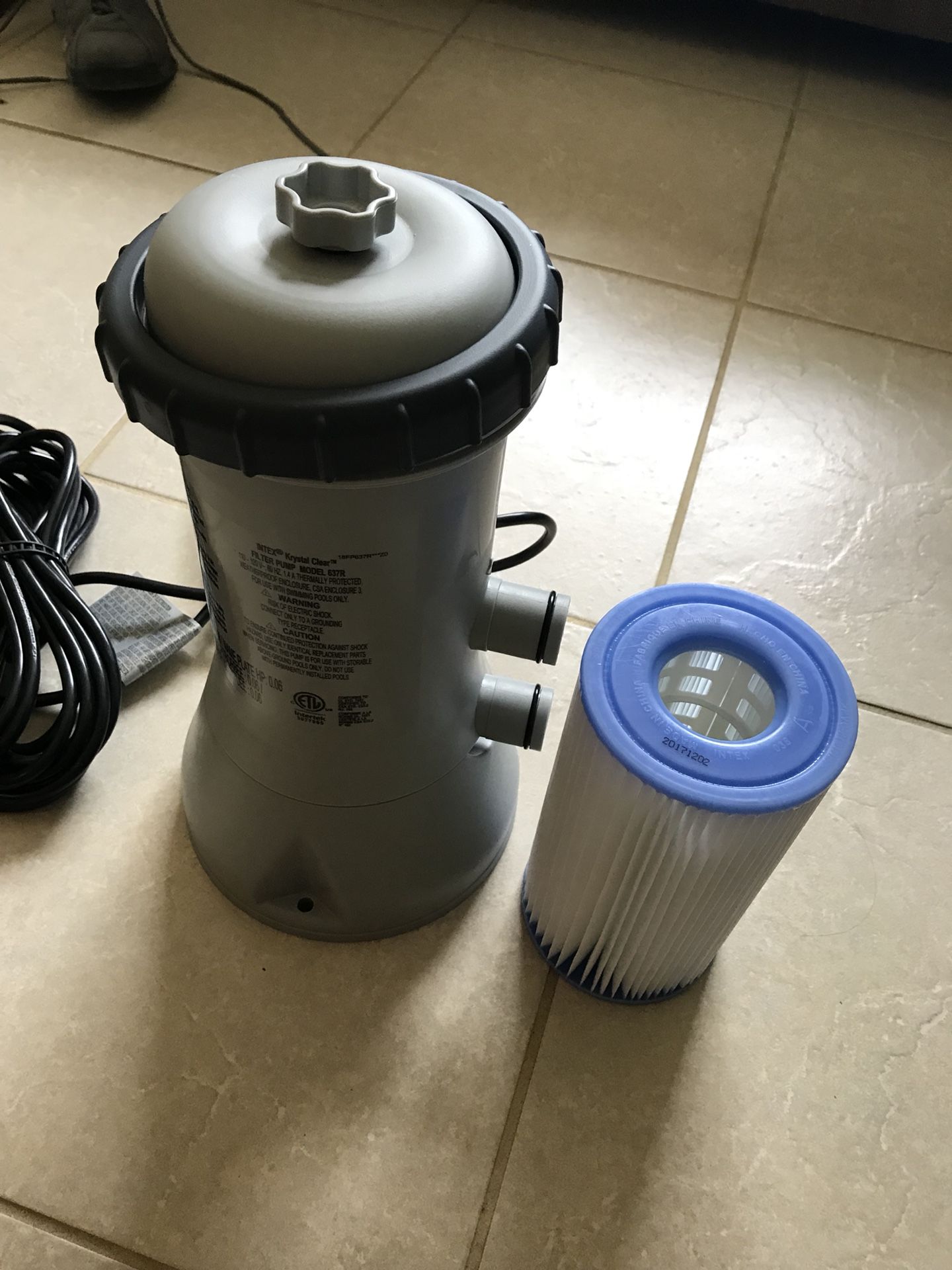 Intex Krystal Clear Cartridge Filter Pump for Above Ground Pools, 1000 GPH Pump Flow Rate, 110-120V with GFCI Pump and filter only, no hoses or acce