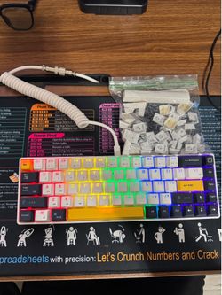 Wireless Mechanical Gaming Keyboard + key caps to change styles