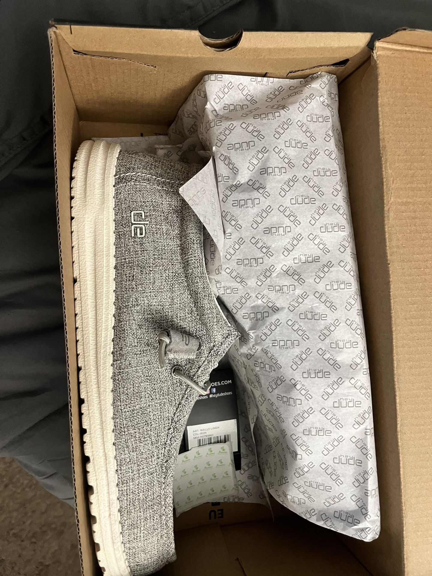 Men’s Hey Dudes Size 11