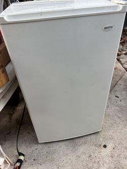 Sanyo White Mini Fridge