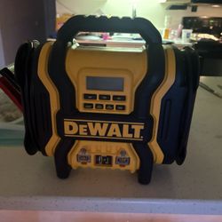 DeWalt - 1400W Peak Amp Jump Starter and Power...