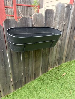 2 Hanging plant boxes