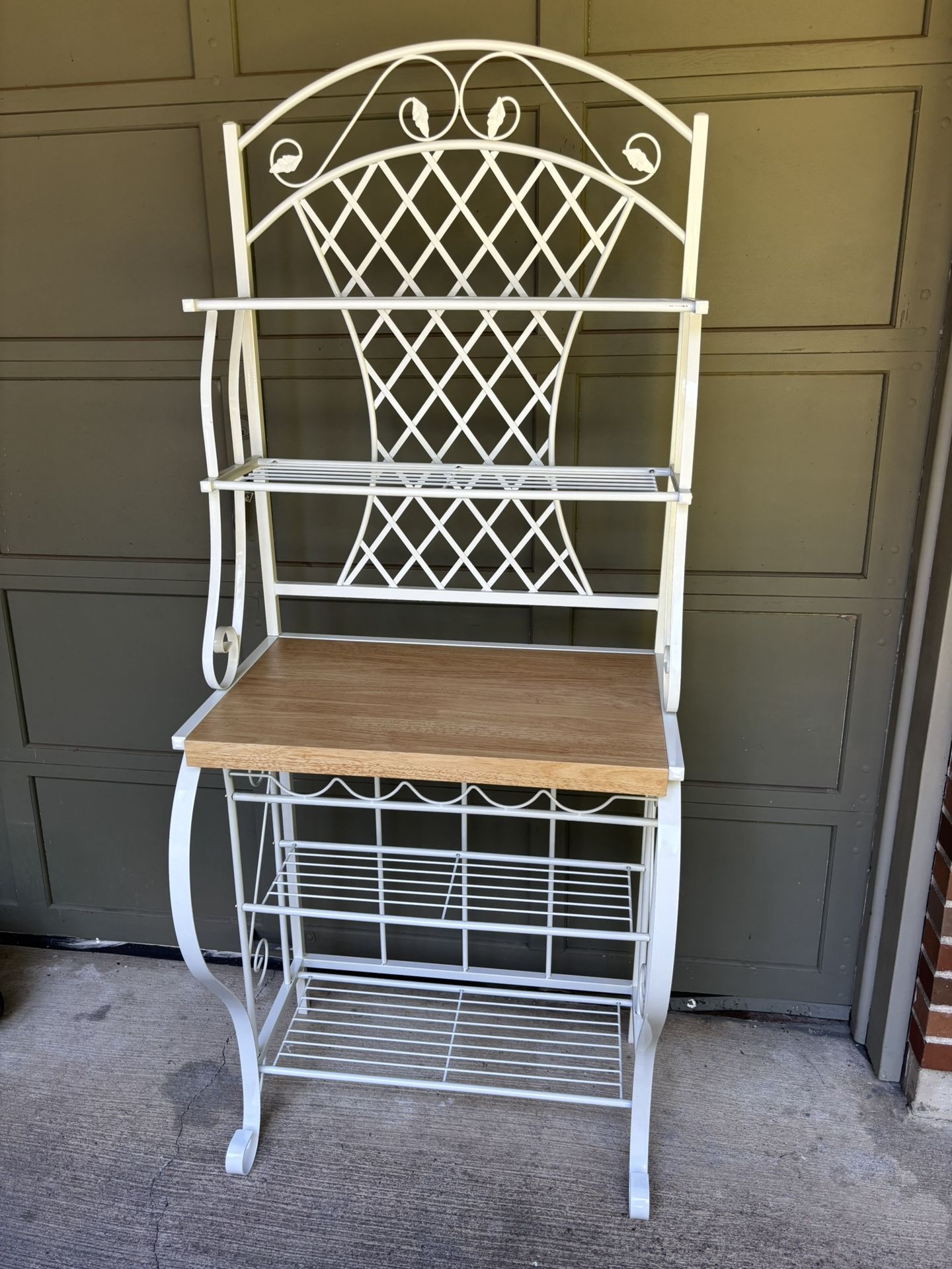 Baker’s Rack Excellent Condition White