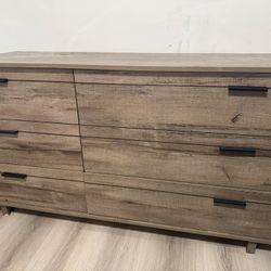 Dresser And Nightstands