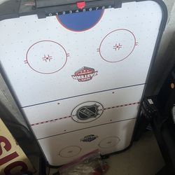 Air hockey table