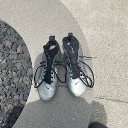 Nike Vapor Football Cleats Size 9( Make An Offer)
