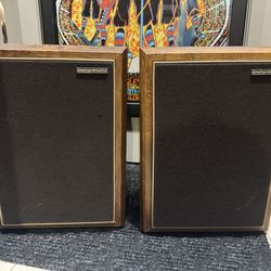 American Acoustics D2500 bookshelf 2 way speaker (pair)- sound fantastic*** excellent condition