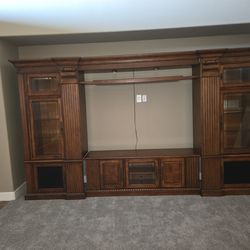 Entertainment center