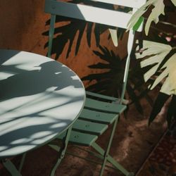 2-Person Light Green Round Outdoor Table Set