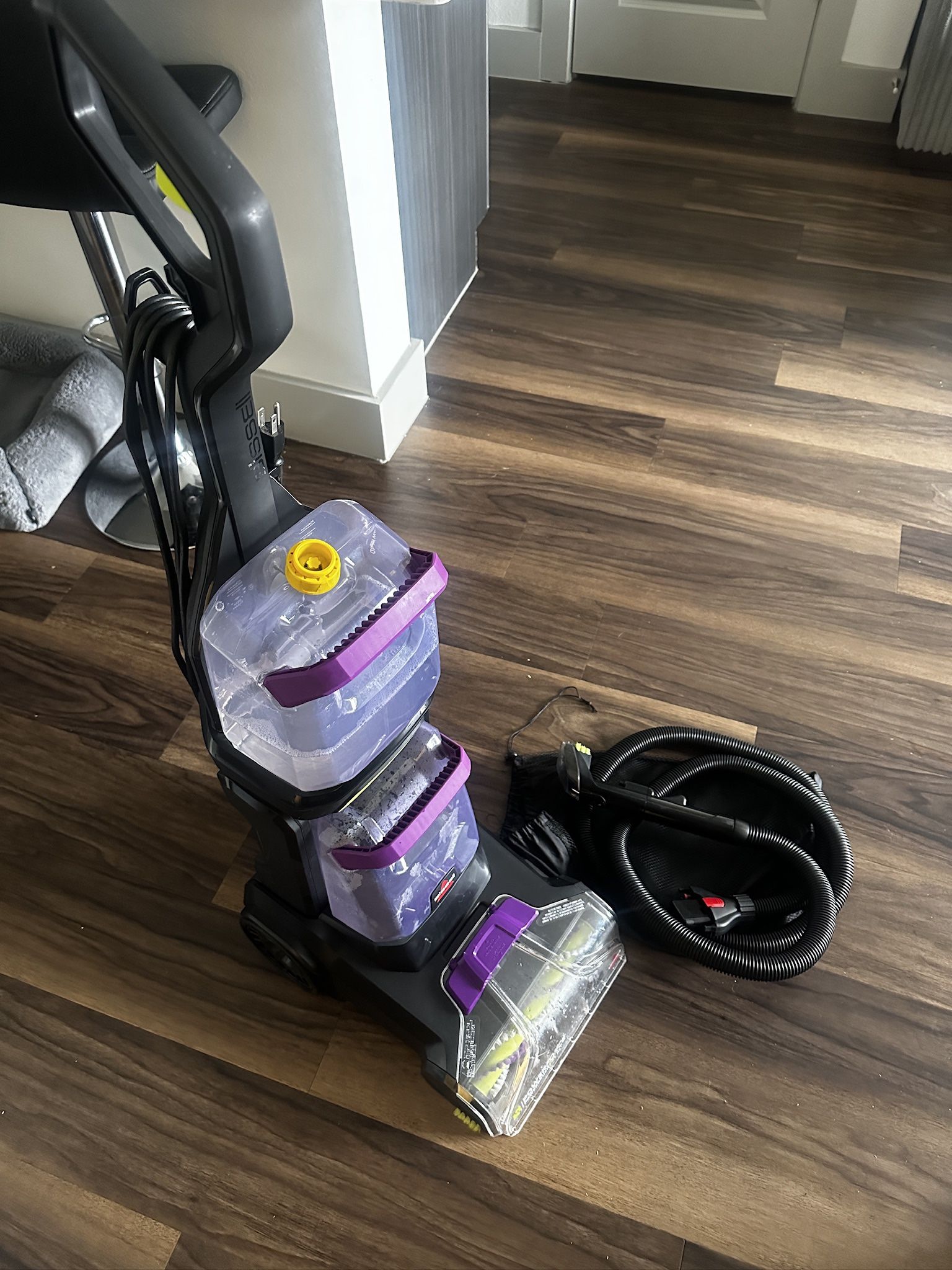 BISSELL Powerforce Powerbrush Pet XL Carpet Cleaner vacuum