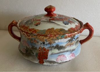 Japanese Hand-Painted geisha bowl with mark