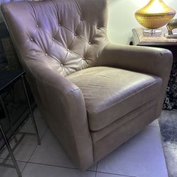 Tufted Leather Swivel Chair
