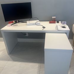 IKEA White Work Desk – Great Condition