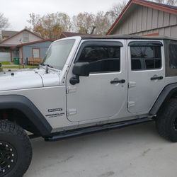 2010 Jeep Wrangler Miles 144  Everything Good . Price No Low Thank You  $12.800