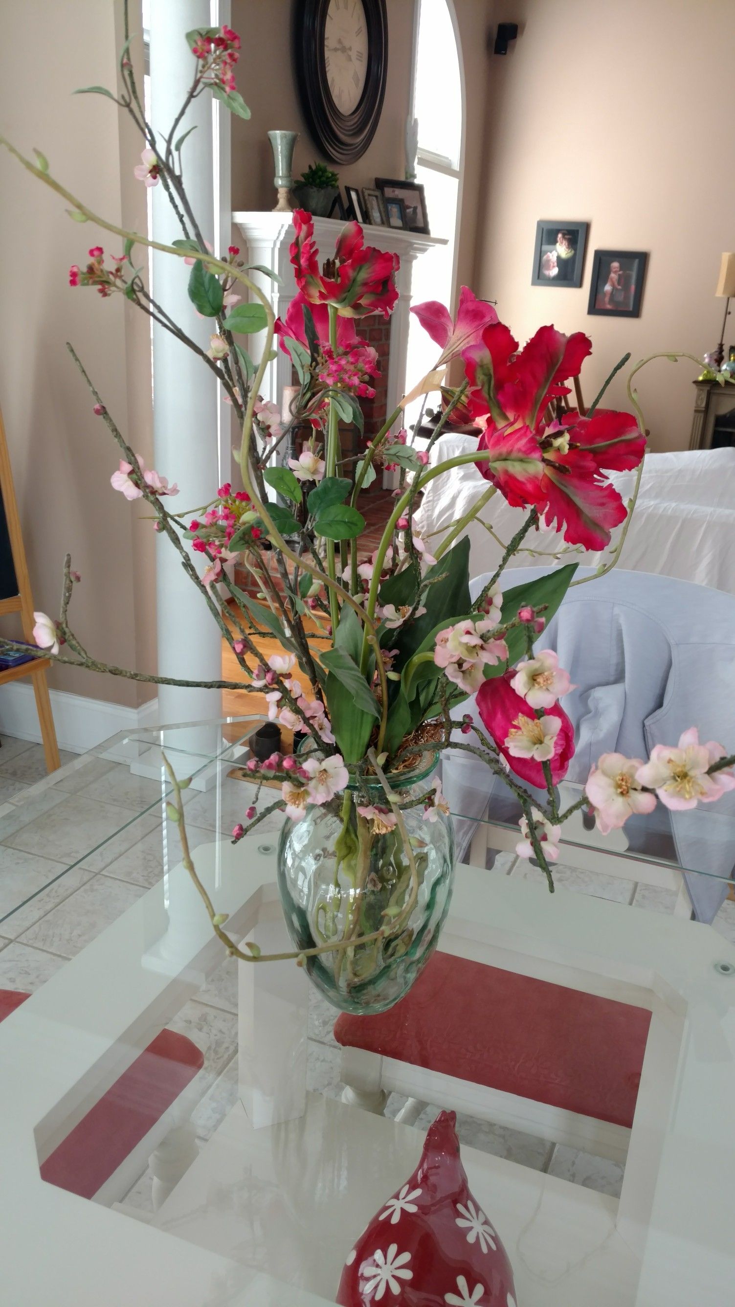 Nice center piece glass vase clear red and pink flowers