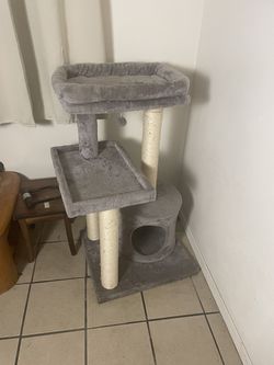Multi-tier cat tree / scratching tower