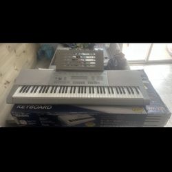 Casio WK-225 Keyboard Synthesizer 
