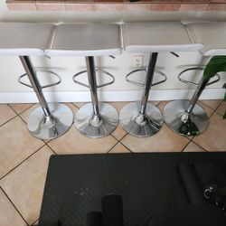 4 Stools 