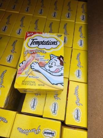 Temptations Creamy Puree Chicken Salmon Variety Pack Lickable 16 Pack