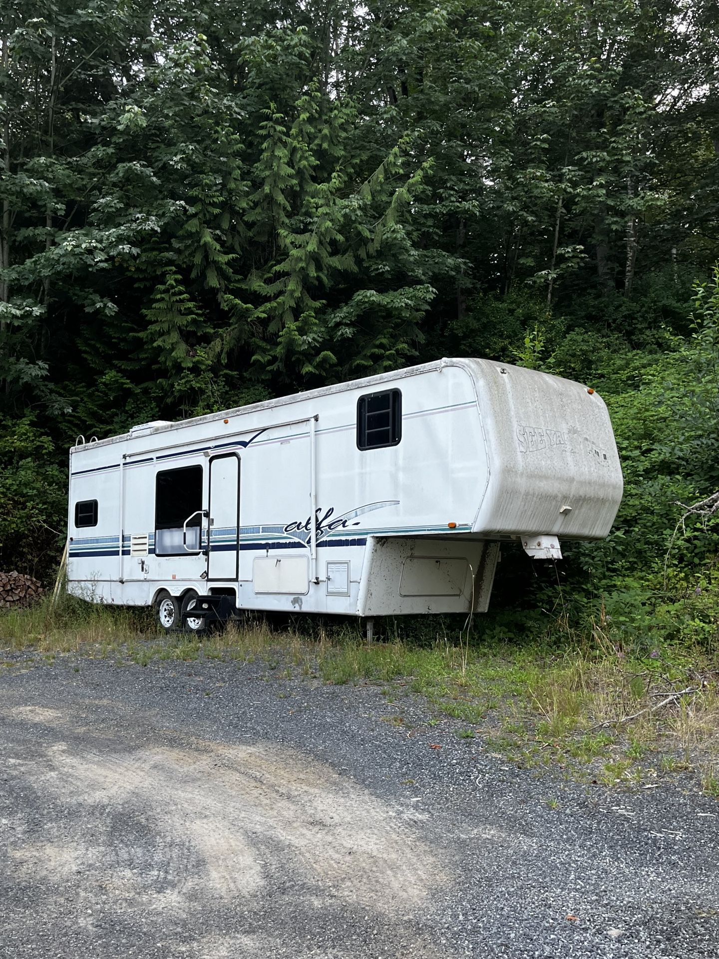 96 Alfa see ya 34’ fifth wheel - Renovated