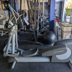 Life Fitness Commercial Quality Elliptical