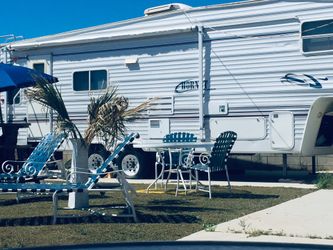 Hornet travel trailer camping trailer fift wheels