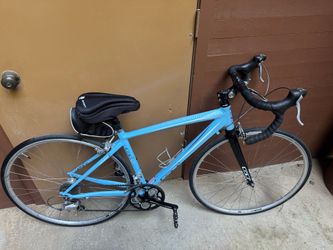 Women’s small GT road bike