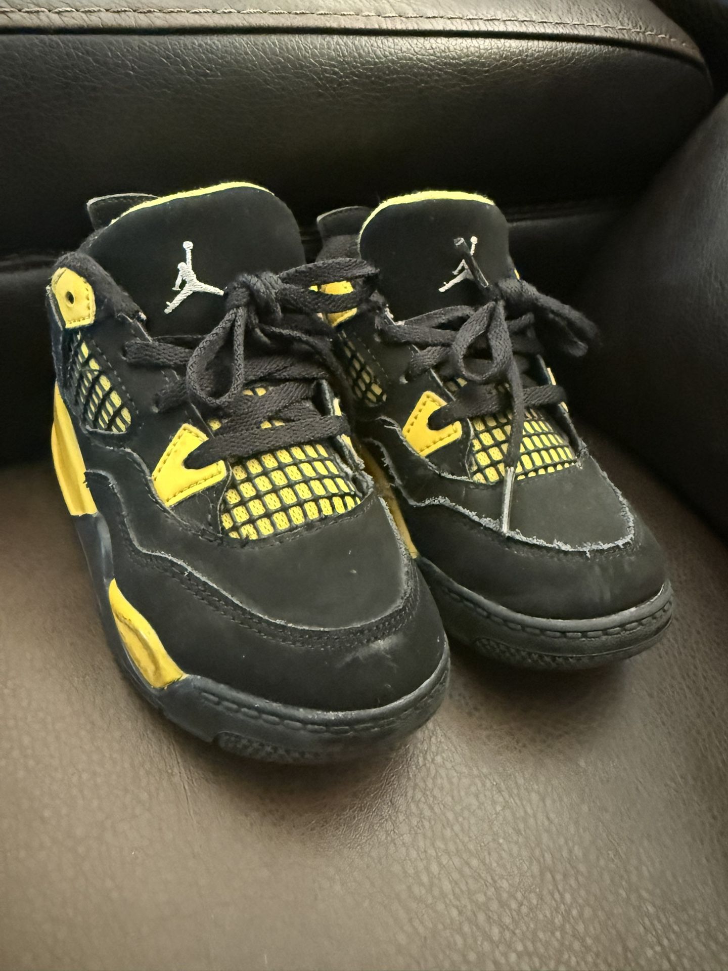 Jordan 4 Retro Thunder 