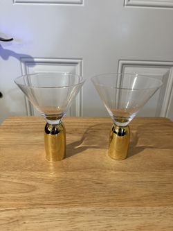 set of two wine 🍷 glasses Or Juice  🥤 Glass with a gold base and a clear glass; it makes a wonderful gift for Christmas or the holidays.