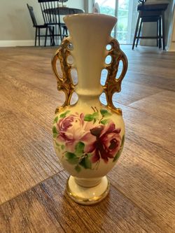 Cream-colored 6" vase with red roses--"Z-83"--Zanesville?-Le Pere?--Gilt Handles