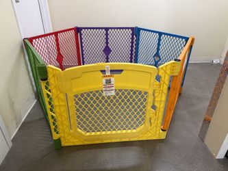 Brand New Toddleroo North States Superyard 6 Panel Door Gate Play Yard Free Standing 26" Tall