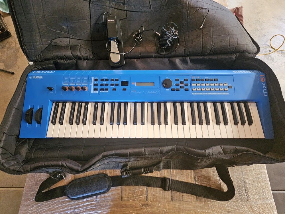 Yamaha MX61 Synth With Bag