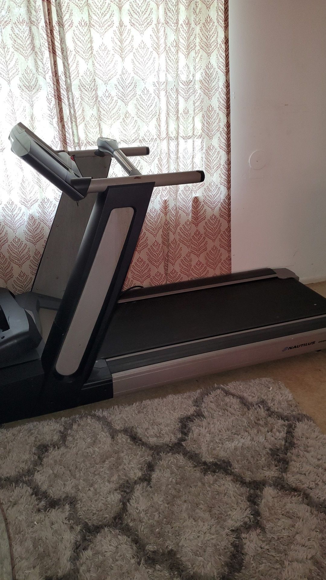 Free treadmill runner