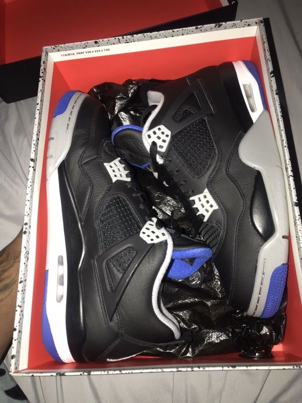 Jordan 4’s size 9.5