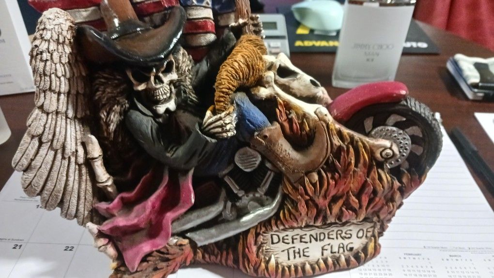 DEFENDERS OF THE FLAG STATUE