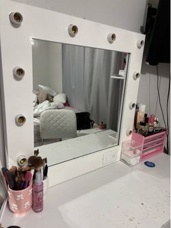 Vanity mirror